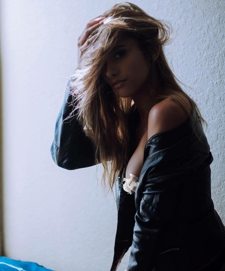 Naakte gelekte OnlyFans-foto van Alyssa Lopez