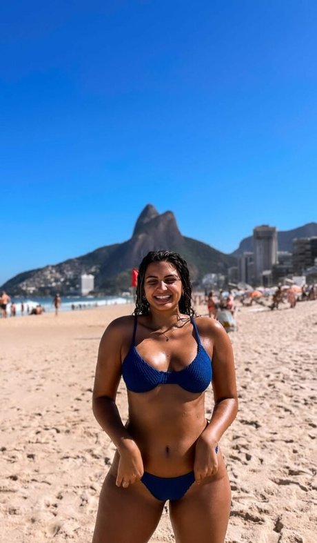 Naakte gelekte OnlyFans-foto van Julie Santos