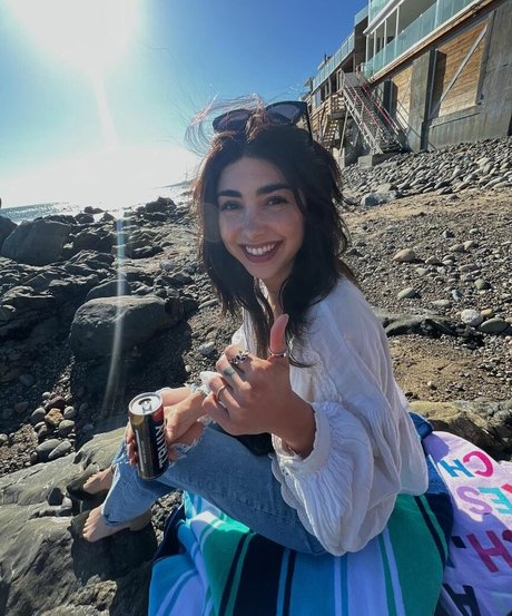 Nacktes geleaktes OnlyFans-Foto von Alexa Mansour