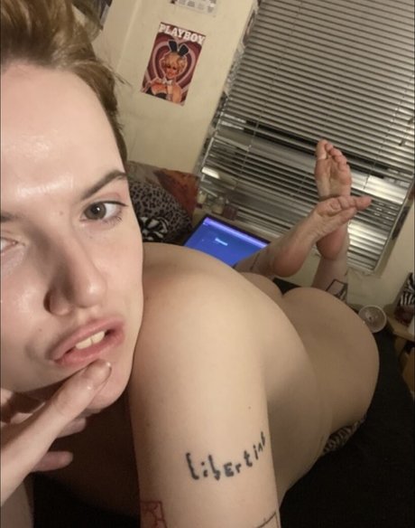 Обнаженная фотография утечки OnlyFans от Cowgirldesserts