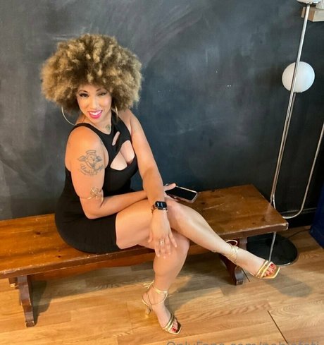 Foto di nudo di fuga di OnlyFans di Nahlafeti