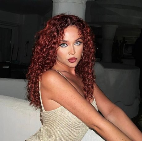 Alasti lekkinud OnlyFans-i pilt Sallymandry