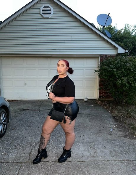 Alasti lekkinud OnlyFans-i pilt Thundafans