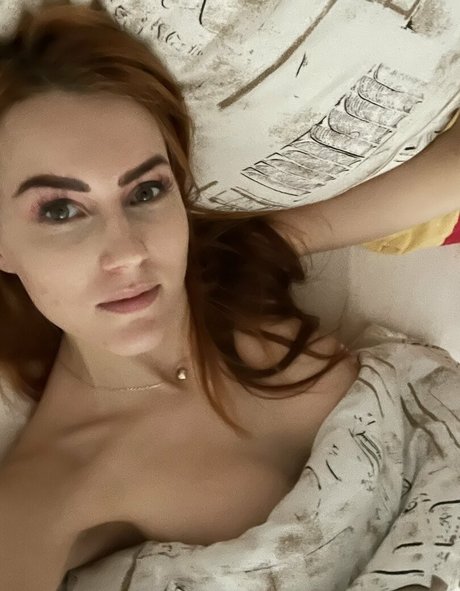 Nacktes geleaktes OnlyFans-Foto von Charlieredfree