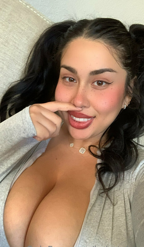 Foto di nudo di fuga di OnlyFans di Babytokyo