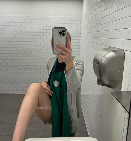 Naken läckt OnlyFans-bild av Thenofacequeen