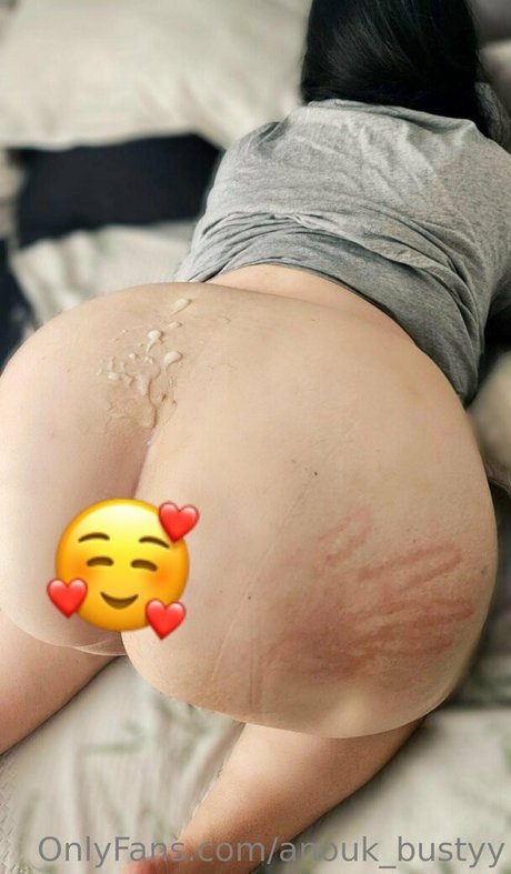 Foto di nudo di fuga di OnlyFans di Anoukbustyy