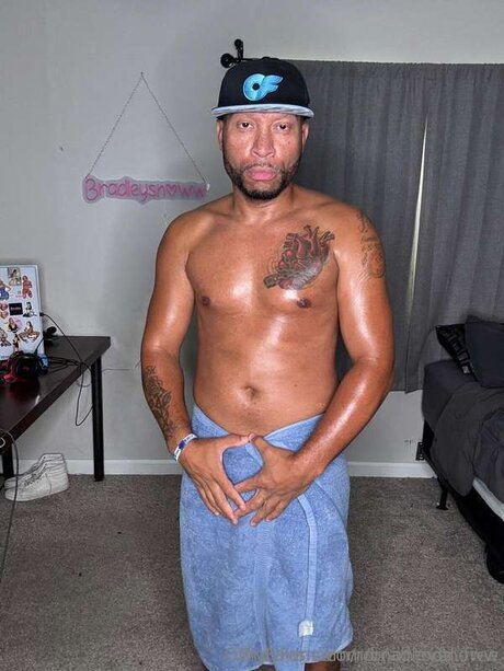 Alasti lekkinud OnlyFans-i pilt Romantodd Free