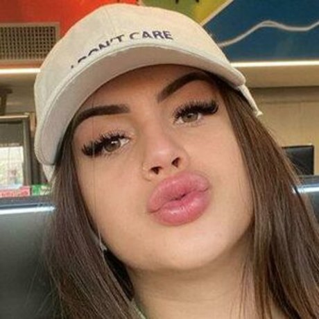 Naken lekkede OnlyFans-bilde av Brenda Scandolara