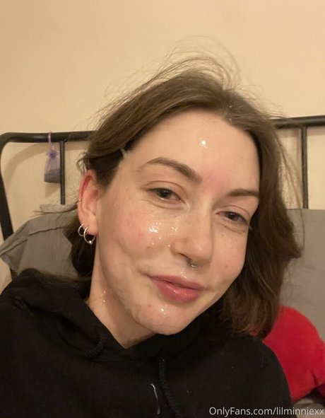 Naken lekkede OnlyFans-bilde av Lilminniexx