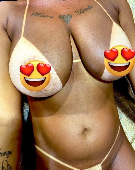 Naken lekkede OnlyFans-bilde av Luanna Becker