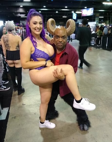 Alasti lekkinud OnlyFans-i pilt Butterface