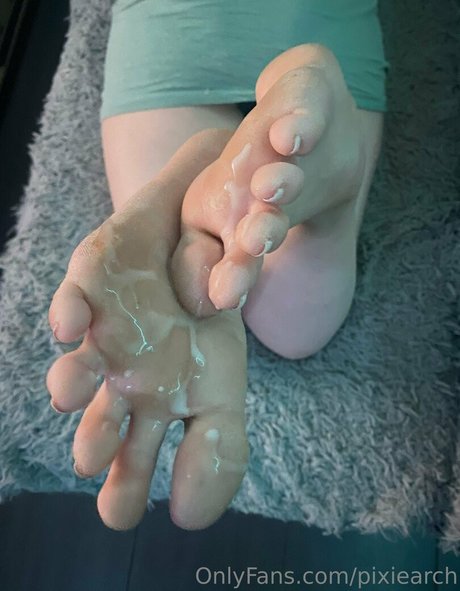 Naakte gelekte OnlyFans-foto van Pixiearch