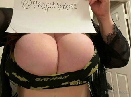 Alasti lekkinud OnlyFans-i pilt Projectboobs
