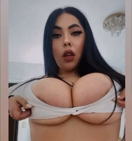 Naken lekkede OnlyFans-bilde av Louisa Ml