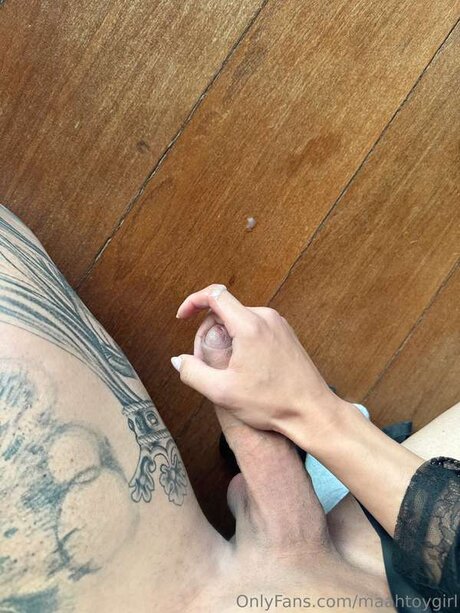 Naakte gelekte OnlyFans-foto van Maahtoygirl