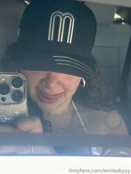 Nacktes geleaktes OnlyFans-Foto von Leniibabyyy