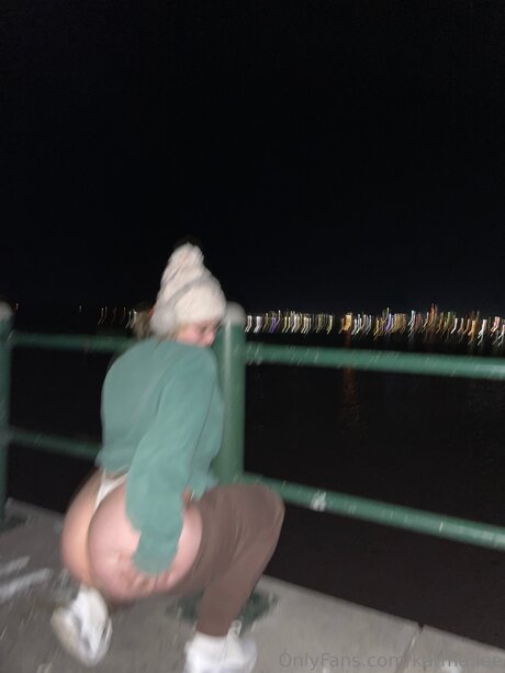 Nacktes geleaktes OnlyFans-Foto von Karma Lee