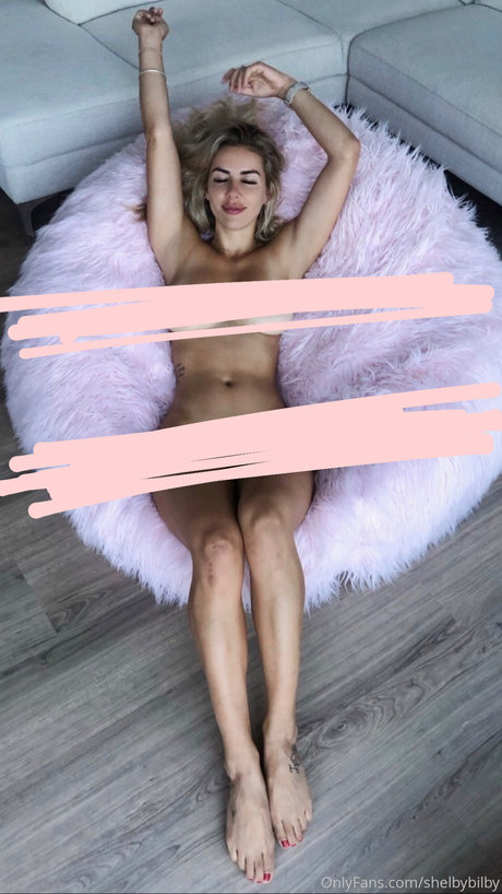Nahá fotka uniklých OnlyFans od Shelby Bilby