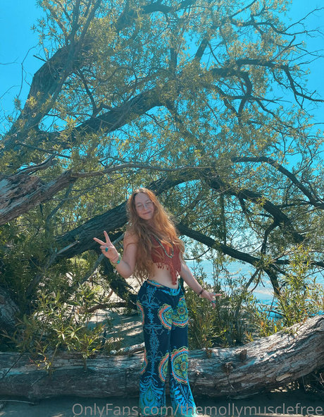 Naken lekkede OnlyFans-bilde av Themollymusclefree