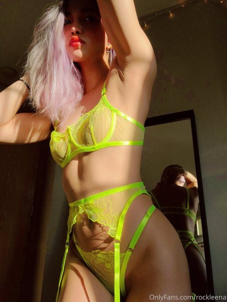 Alasti lekkinud OnlyFans-i pilt Rockleena