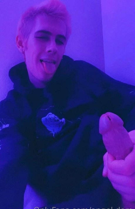 Nacktes geleaktes OnlyFans-Foto von Angel Dom