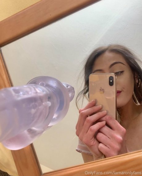 Naken läckt OnlyFans-bild av Larnaronlyfans