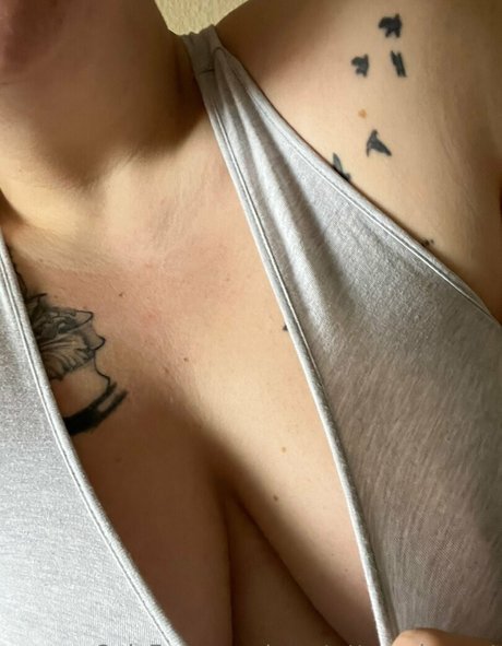 Naken lekkede OnlyFans-bilde av Yourtattooedsecret