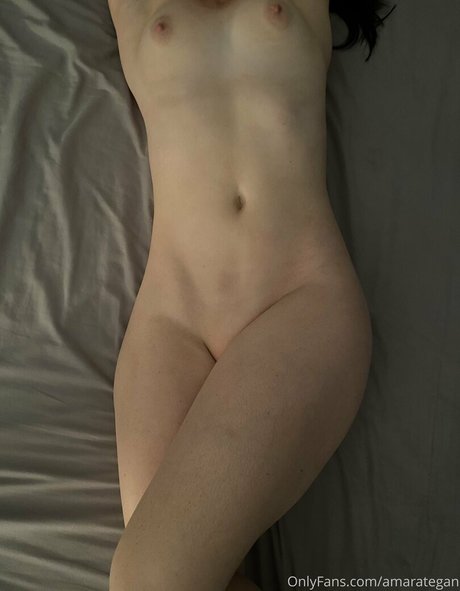 Naken lekkede OnlyFans-bilde av Amarategan