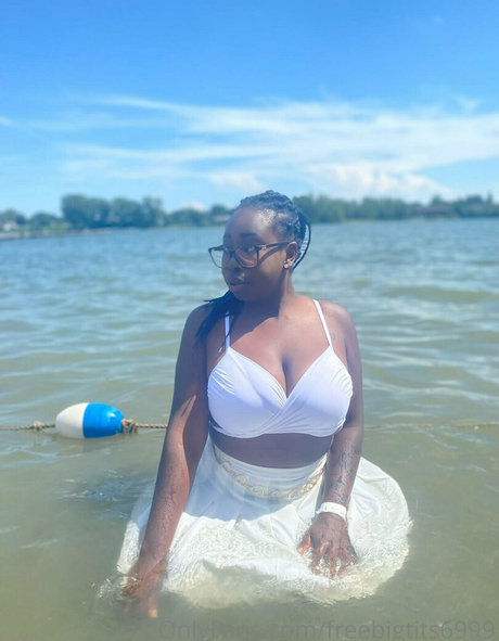 Naken lekkede OnlyFans-bilde av Freebigtits6999