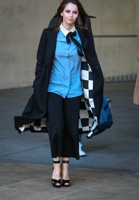 Naakte gelekte OnlyFans-foto van Felicity Jones