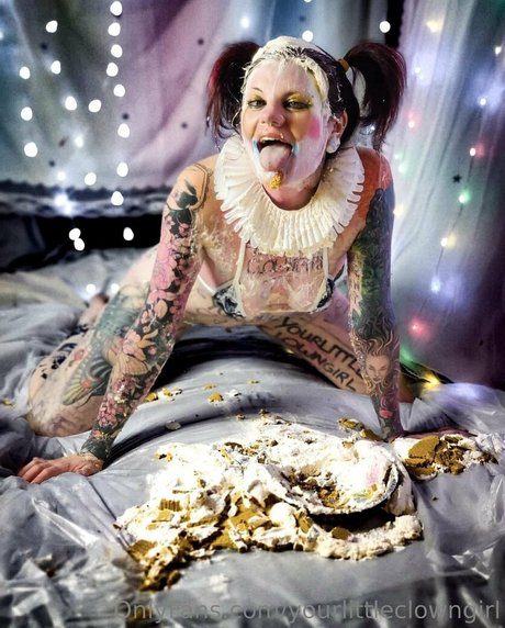 Naken lekkede OnlyFans-bilde av Yourlittleclowngirl