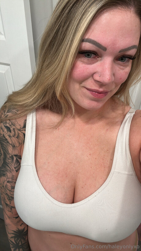 Foto di nudo di fuga di OnlyFans di Haleyonlyxo