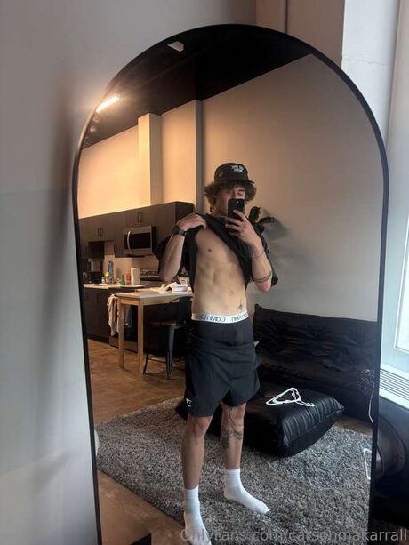 Naken läckt OnlyFans-bild av Carsonmakarrall