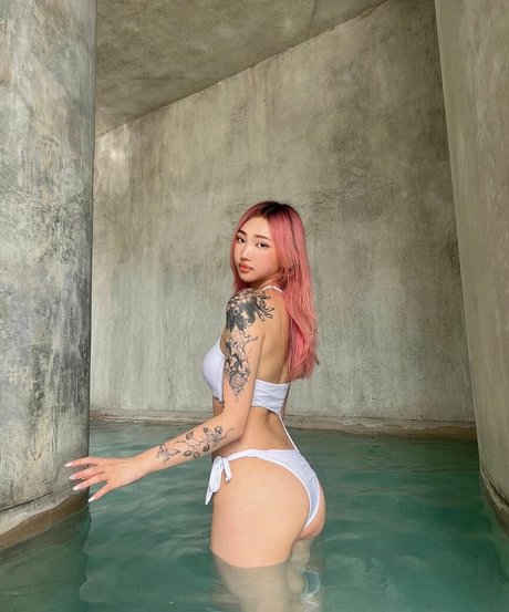 Naken lekkede OnlyFans-bilde av Sharonzxt