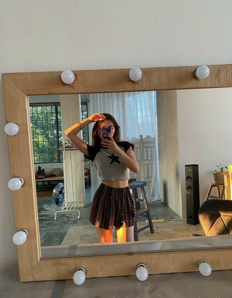 Alasti lekkinud OnlyFans-i pilt Elanika