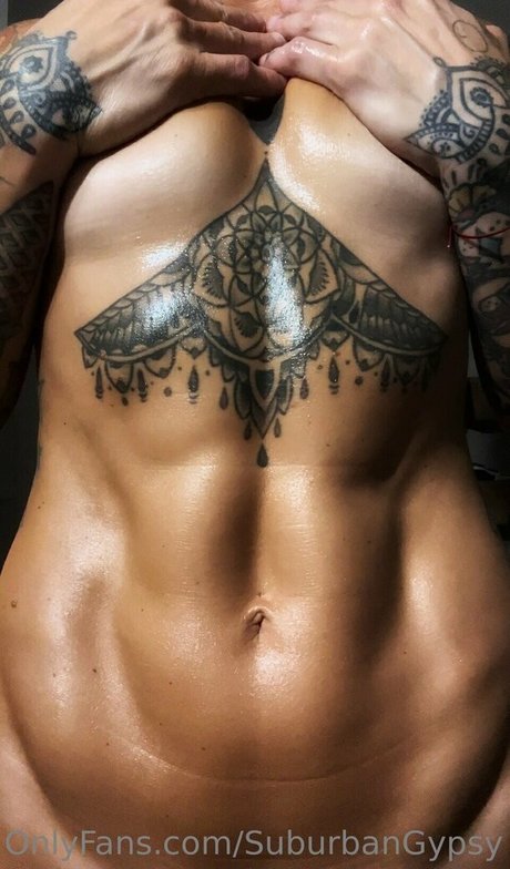 Обнаженная фотография утечки OnlyFans от Suburban Gypsy