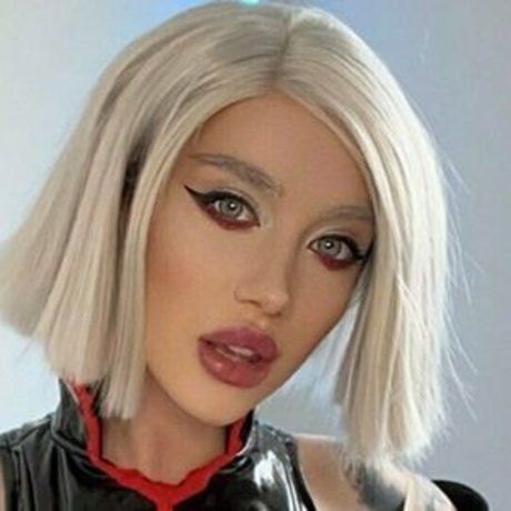 Обнаженная фотография утечки OnlyFans от Lizzie Le Strange