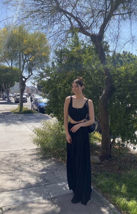 Naken lekkede OnlyFans-bilde av Kira Kosarin