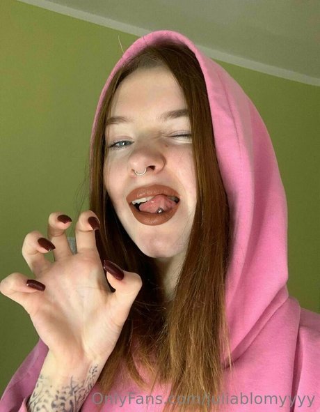 Juliablomyyyy naked leaks OnlyFans pic