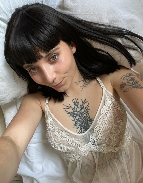 Обнаженная фотография утечки OnlyFans от Alazeya