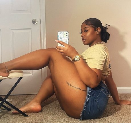 Обнаженная фотография утечки OnlyFans от Muva Dior