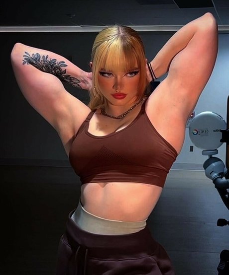 Alasti lekkinud OnlyFans-i pilt Lilaclexx