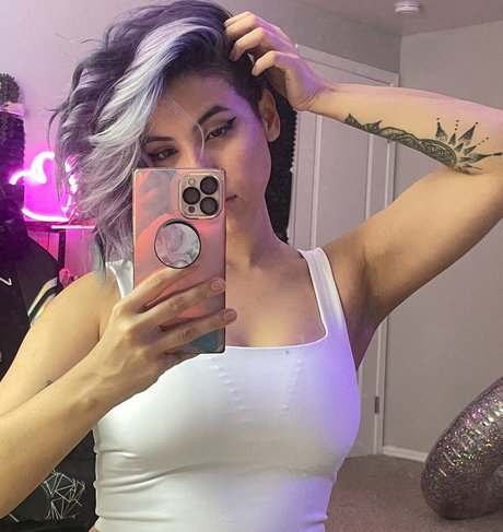 Luna Bloom OnlyFansリークヌード写真