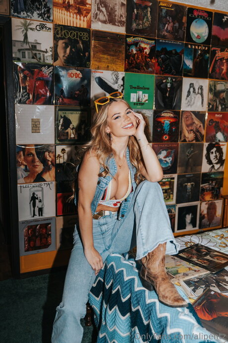 Naakte gelekte OnlyFans-foto van Alipentz