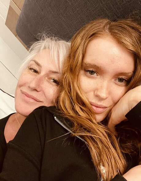 Mother Daughter naked leaks OnlyFans pic