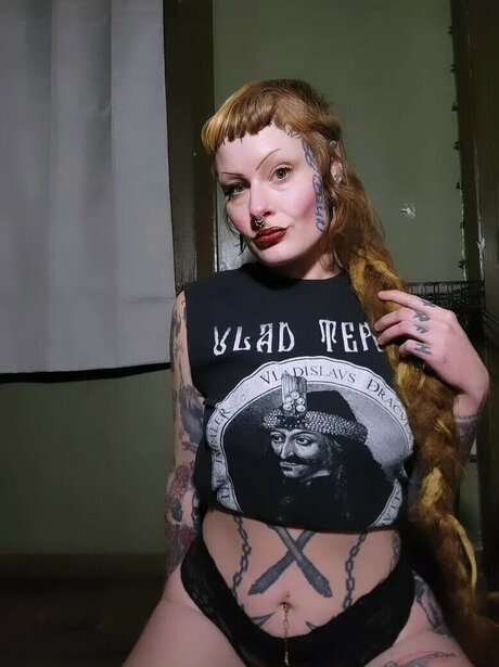 Naken lekkede OnlyFans-bilde av Kvinne