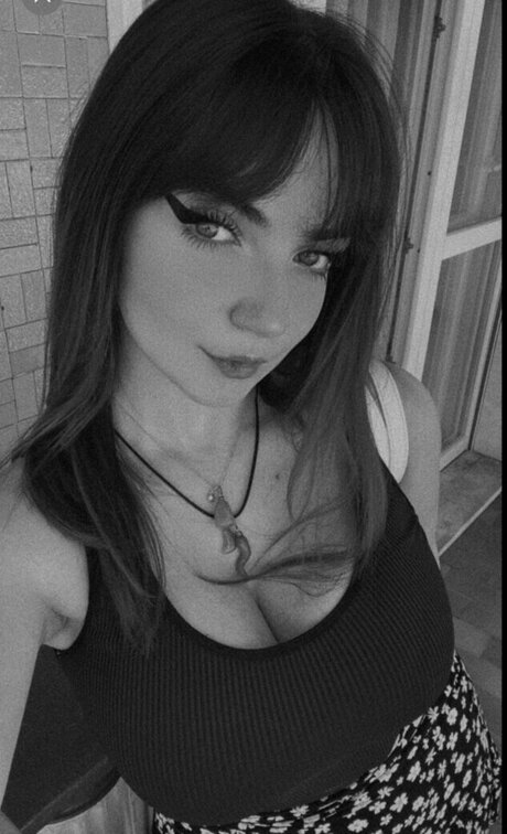 Alasti lekkinud OnlyFans-i pilt Rebekadervishi