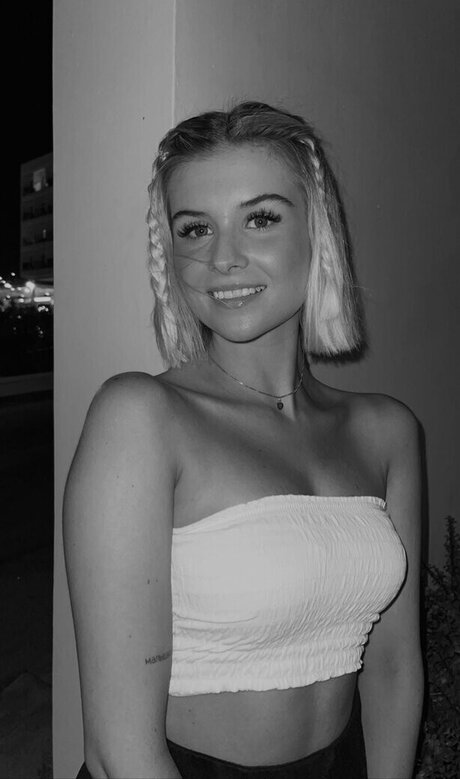 Foto di nudo di fuga di OnlyFans di Corinabrx