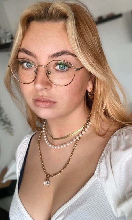 Alasti lekkinud OnlyFans-i pilt Samybwz